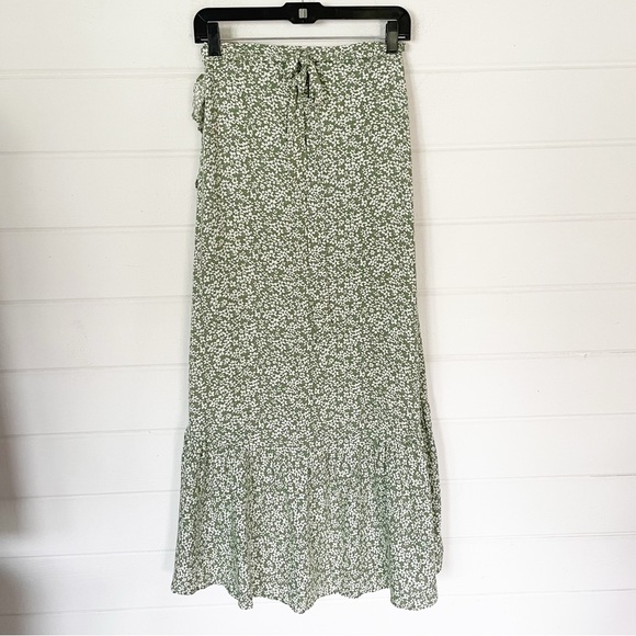 Lulus Summer Romance Sage Green Floral Print Wrap Skirt Size Medium - Picture 11 of 11